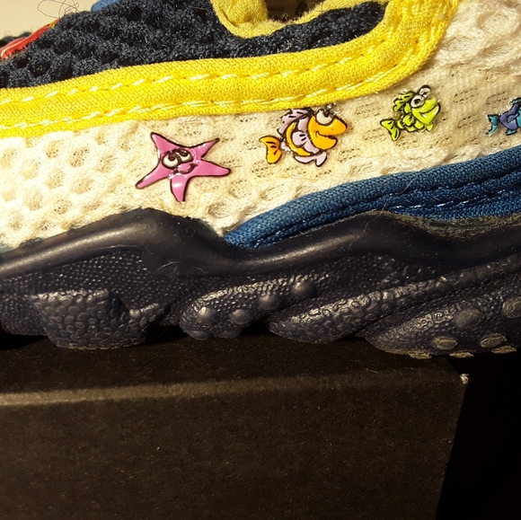 Elmo Water Shoes - Toddler - Picture 3 of 4